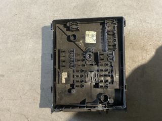 bontott VW CADDY Biztosítéktábla Motortér