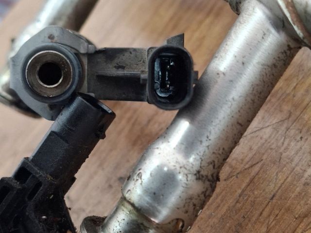 bontott VW CADDY Porlasztó Sor / Híd