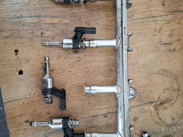 bontott VW CADDY Porlasztó Sor / Híd