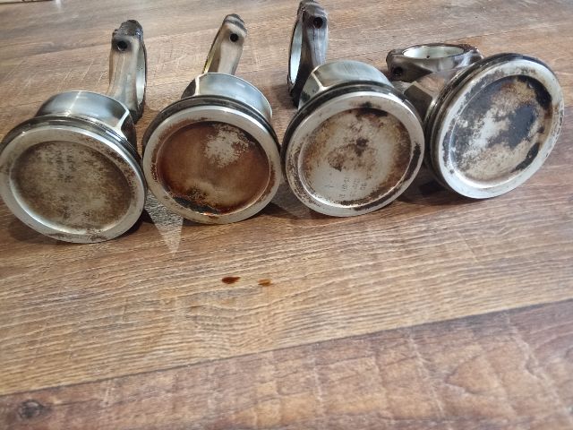 bontott VW CADDY Dugattyú és Hajtókar