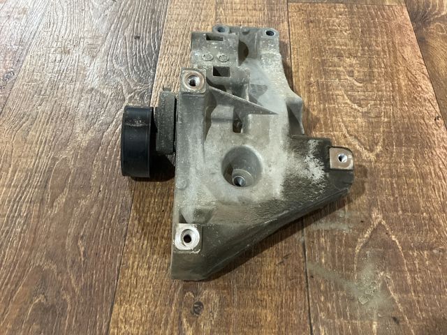 bontott VW CADDY Generátor Tartó Bak