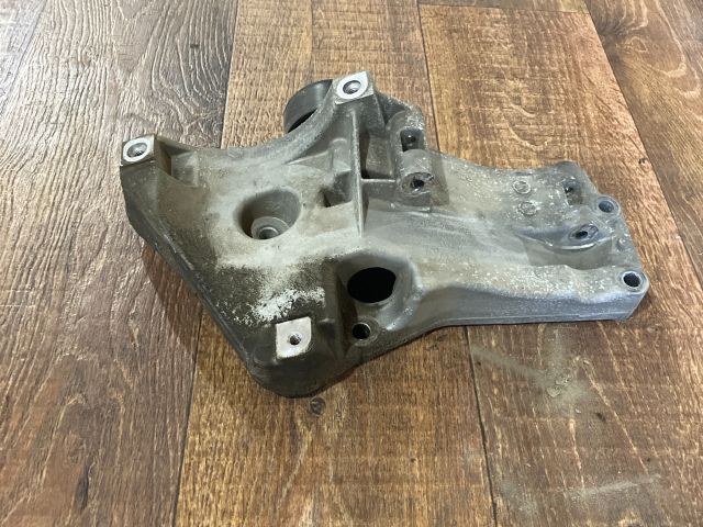 bontott VW CADDY Generátor Tartó Bak