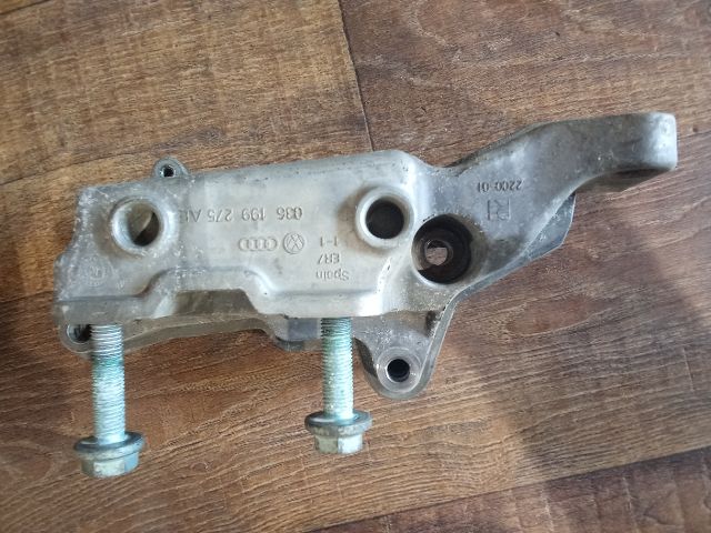 bontott VW CADDY Motor Tartó Bak (Fém)