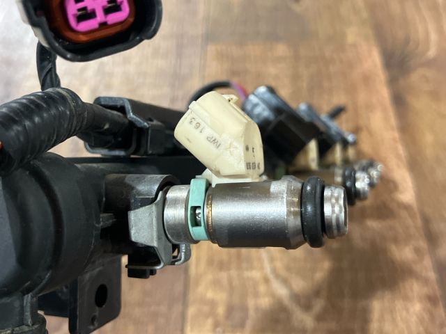 bontott VW CADDY Porlasztó Sor / Híd