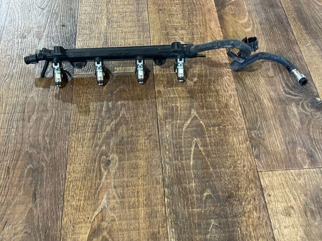 bontott VW CADDY Porlasztó Sor / Híd