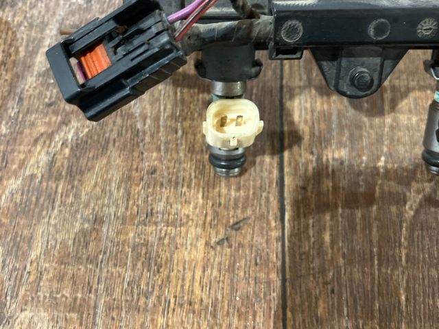 bontott VW CADDY Porlasztó Sor / Híd