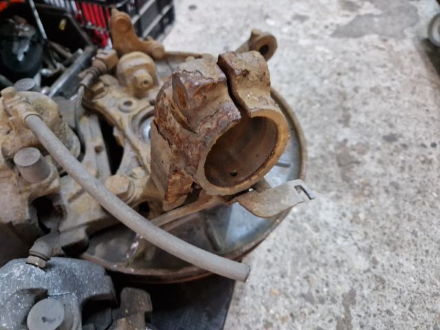 bontott VW CADDY Első Pár Fék Szett (Nyereg, Tárcsa, Betét)