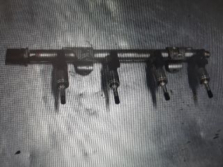 bontott VW CADDY Porlasztó Sor / Híd