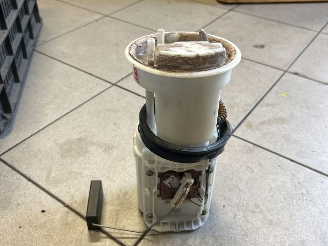 bontott VW CADDY Üzemanyag Szivattyú