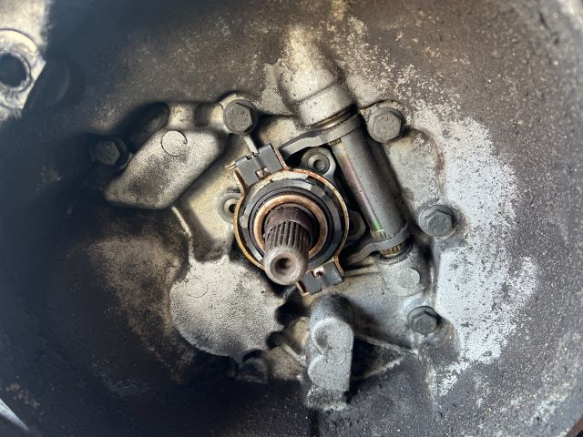 bontott VW CADDY Váltó (Mechanikus)