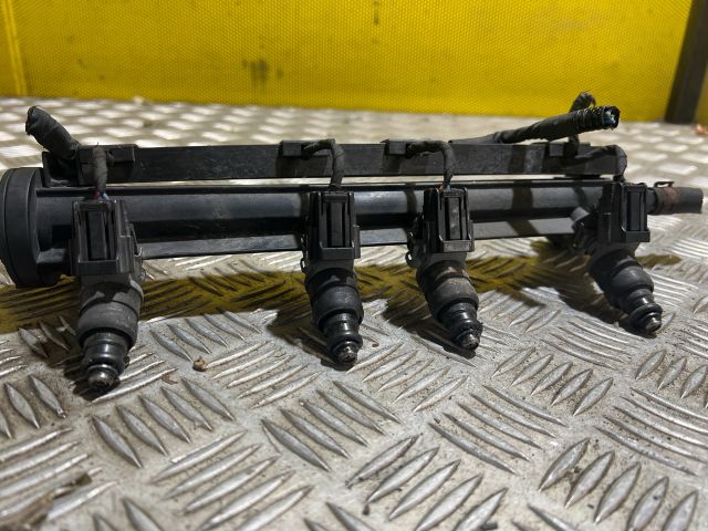 bontott VW CADDY Porlasztó Sor / Híd