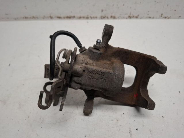 bontott VW CADDY Bal hátsó Féknyereg Munkahengerrel