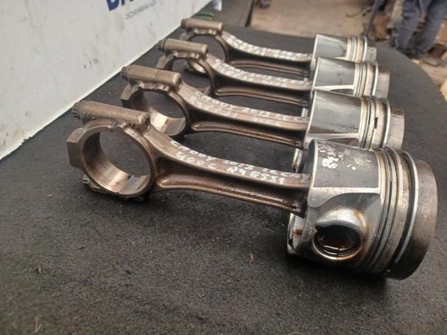 bontott VW CADDY Dugattyú