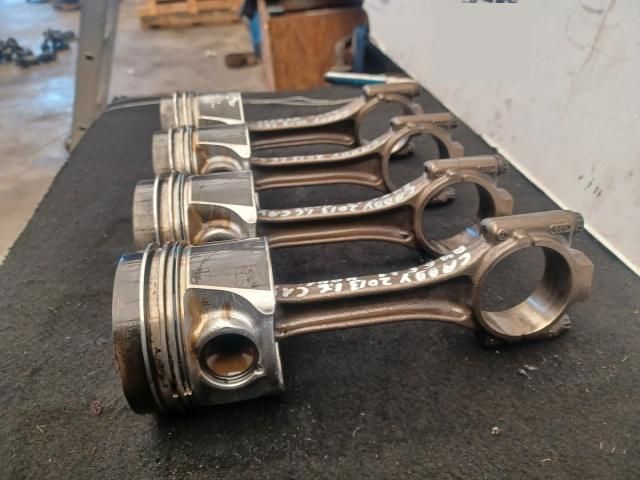 bontott VW CADDY Dugattyú