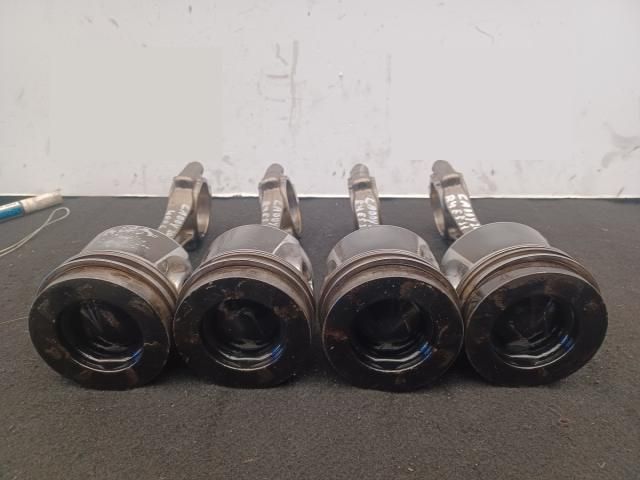 bontott VW CADDY Dugattyú