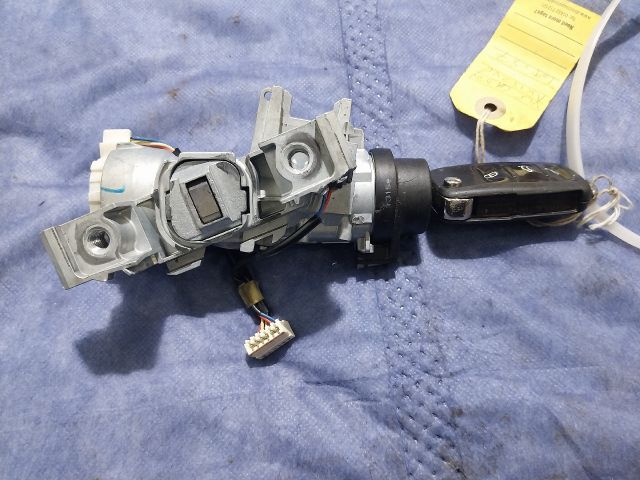 bontott VW CADDY Gyújtáskapcsoló Házzal