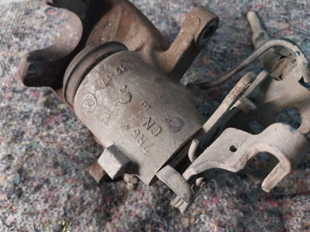 bontott VW CADDY Jobb hátsó Féknyereg Munkahengerrel