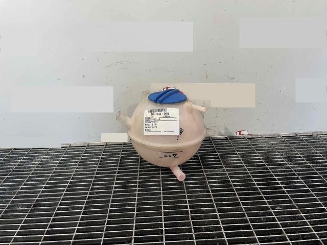 bontott VW CADDY Kiegyenlítő Tartály