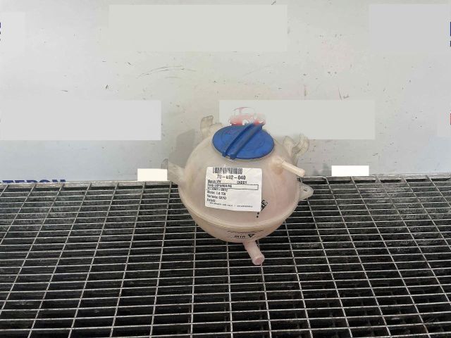 bontott VW CADDY Kiegyenlítő Tartály