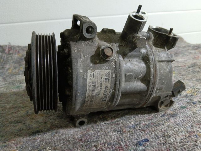 bontott VW CADDY Klímakompresszor