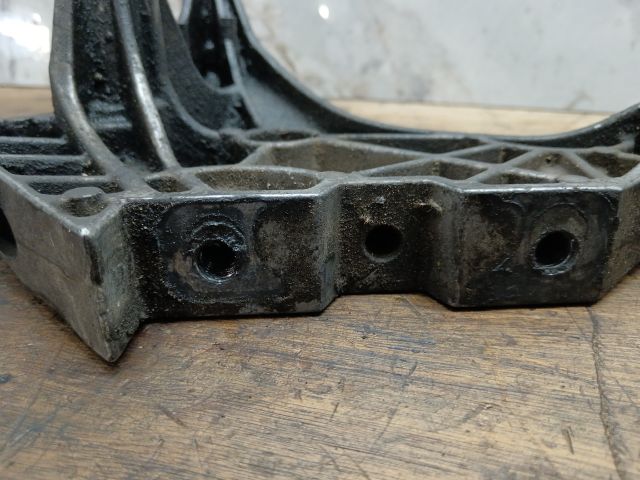 bontott VW CADDY Motor Tartó Bak (Fém)