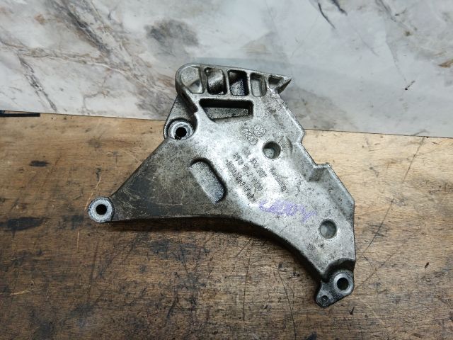 bontott VW CADDY Motor Tartó Bak (Fém)