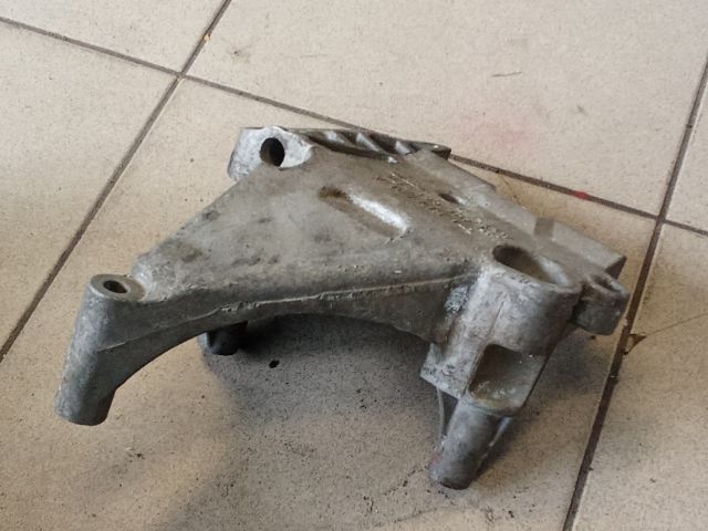 bontott VW CADDY Motor Tartó Bak (Pozíciófüggetlen)