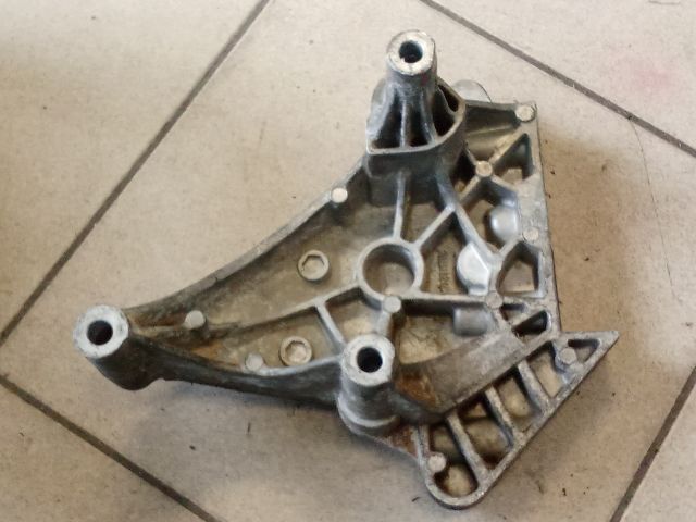 bontott VW CADDY Motor Tartó Bak (Pozíciófüggetlen)