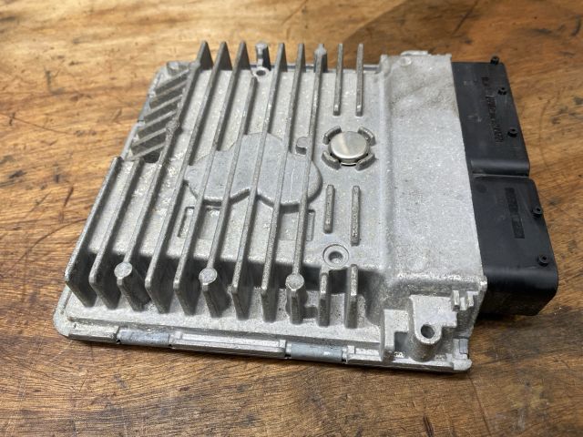 bontott VW CADDY Motorvezérlő