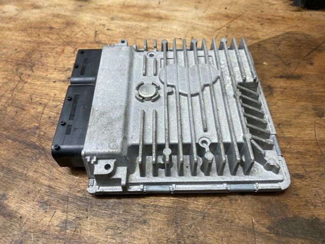 bontott VW CADDY Motorvezérlő