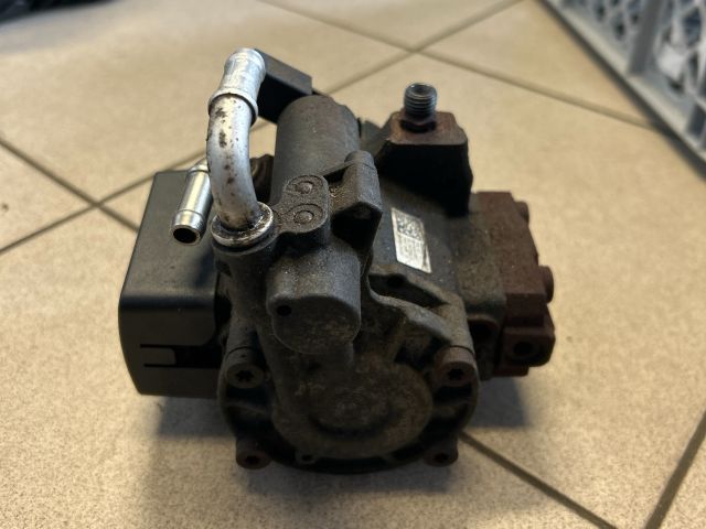 bontott VW CADDY Nagynyomású Szivattyú