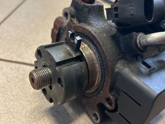 bontott VW CADDY Nagynyomású Szivattyú