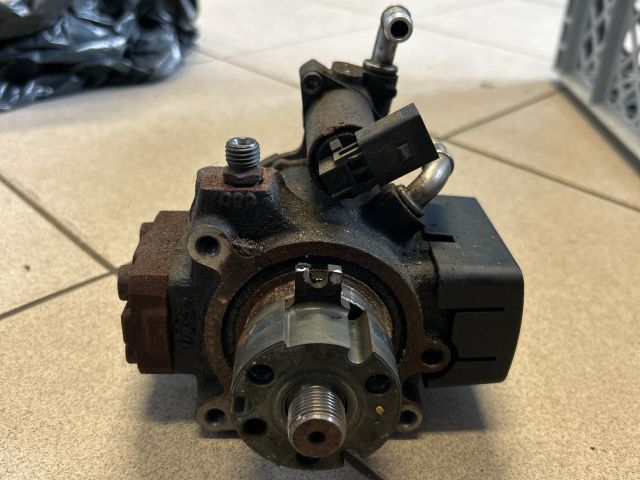 bontott VW CADDY Nagynyomású Szivattyú