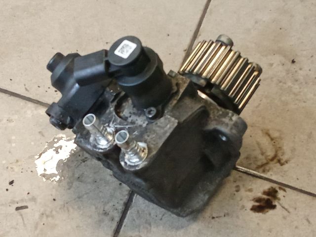 bontott VW CADDY Nagynyomású Szivattyú