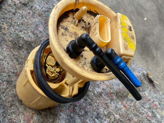 bontott VW CADDY Üzemanyag Szivattyú