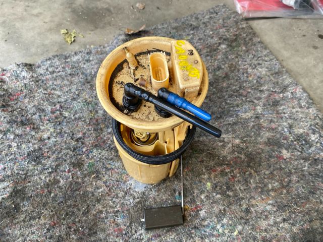 bontott VW CADDY Üzemanyag Szivattyú