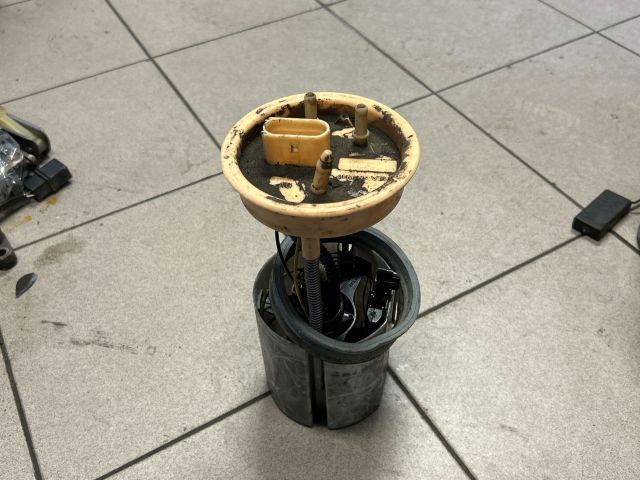 bontott VW CADDY Üzemanyag Szivattyú