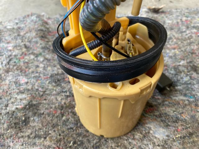 bontott VW CADDY Üzemanyag Szivattyú