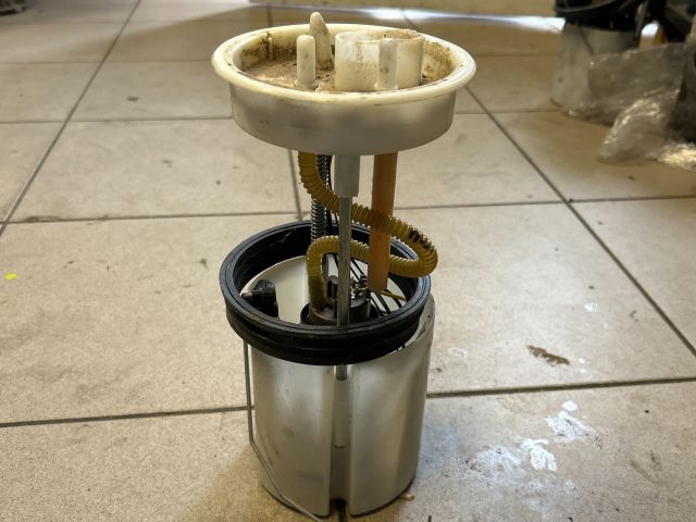 bontott VW CADDY Üzemanyag Szivattyú