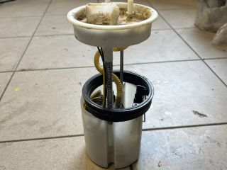 bontott VW CADDY Üzemanyag Szivattyú