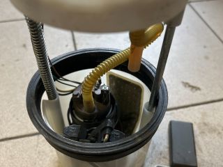 bontott VW CADDY Üzemanyag Szivattyú