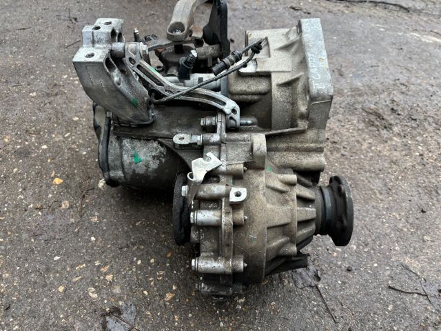 bontott VW CADDY Váltó (Mechanikus)