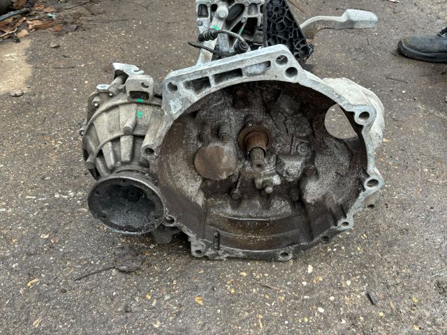 bontott VW CADDY Váltó (Mechanikus)