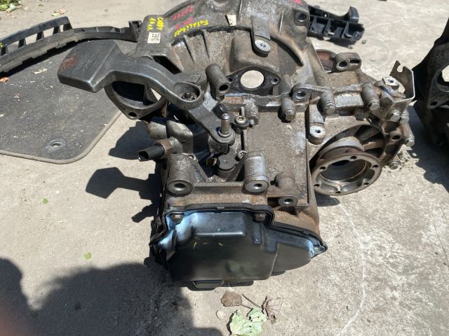 bontott VW CADDY Váltó (Mechanikus)