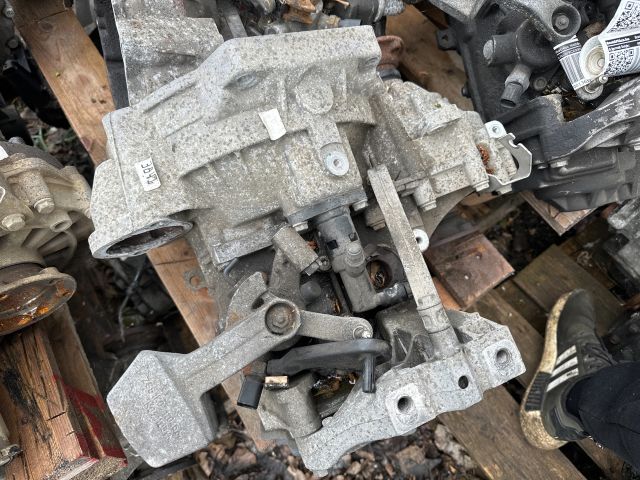 bontott VW CADDY Váltó (Mechanikus)