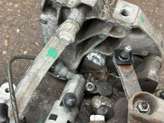 bontott VW CADDY Váltó (Mechanikus)