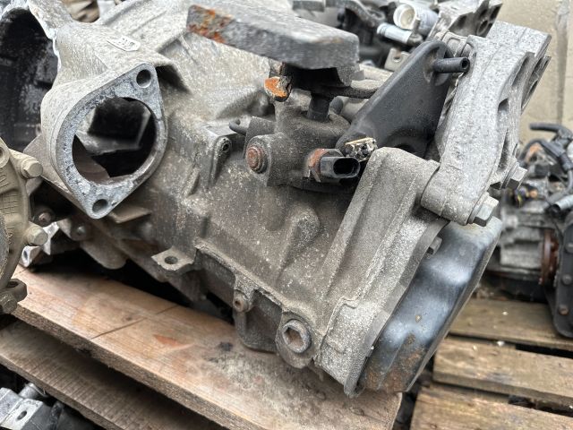 bontott VW CADDY Váltó (Mechanikus)