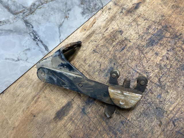 bontott VW CADDY Vezetőgörgő