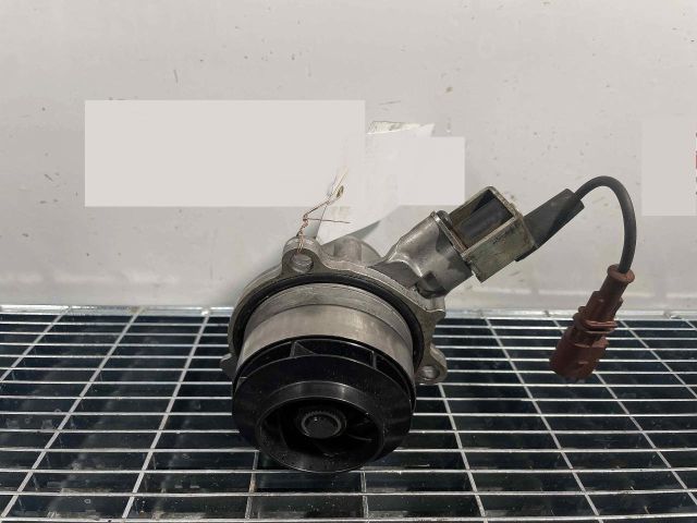 bontott VW CADDY Vízpumpa