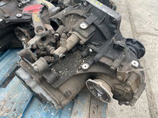 bontott VW CADDY Váltó (Mechanikus)